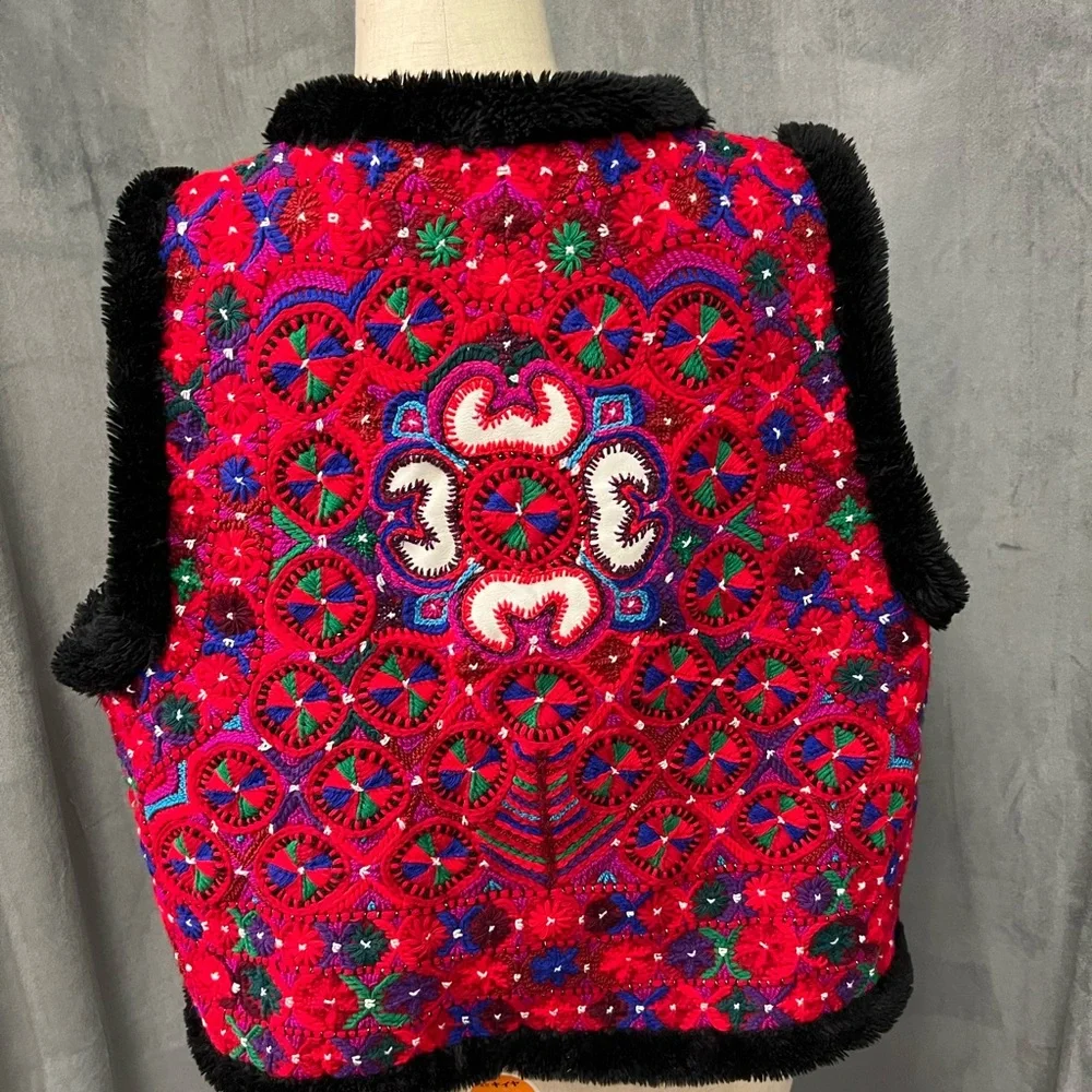 New Romanien vest/bundita from Hunedoara / tinutul Padurenilor - Picture 2 of 7